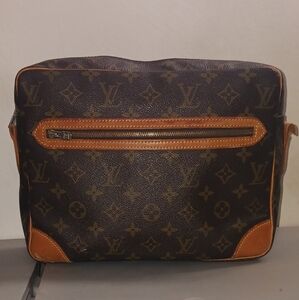 LOUIS VUITTON Crossbody Bag - No Strap